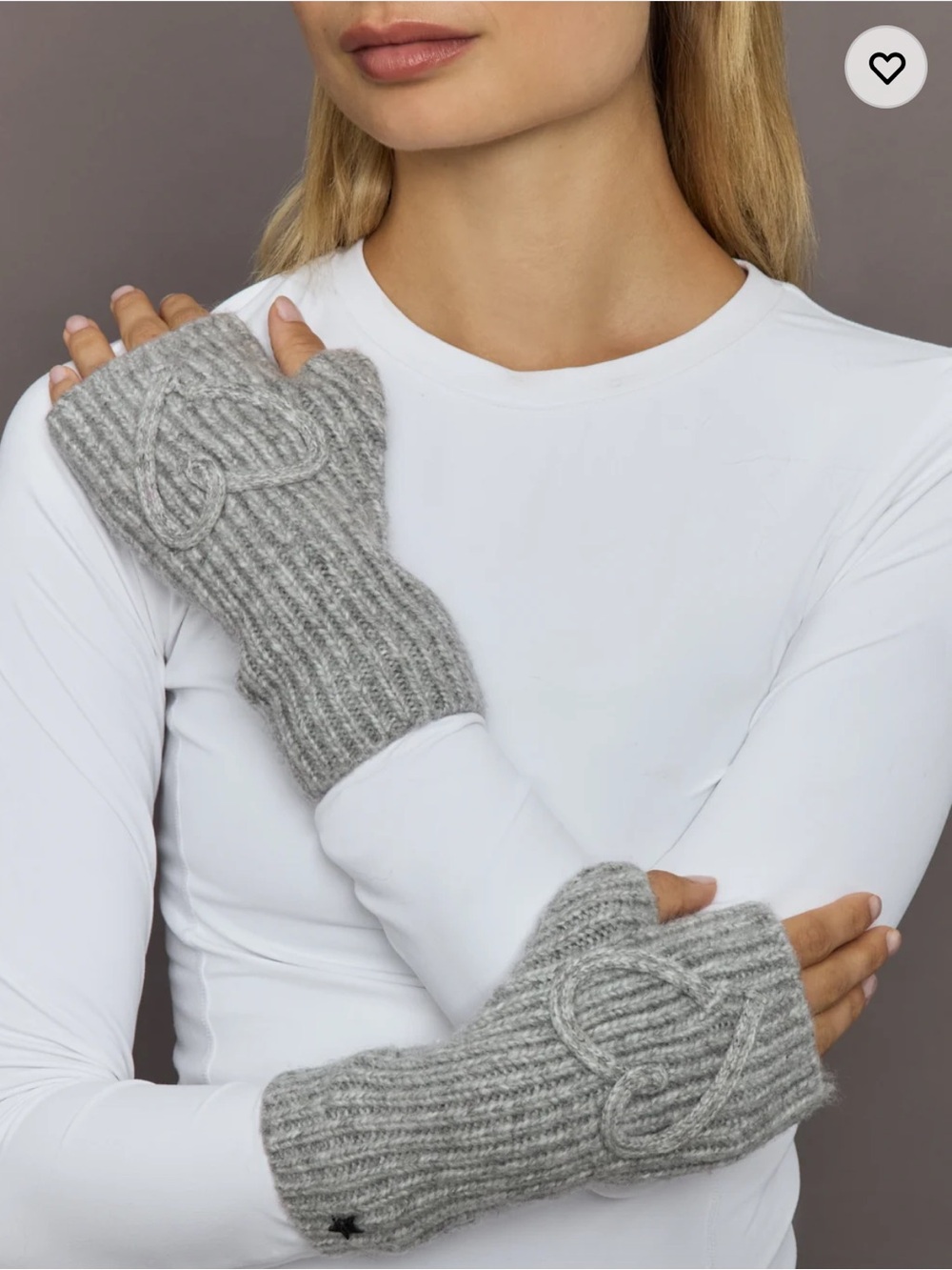 NWT JOCELYN
Fingerless Heart Knit Gloves